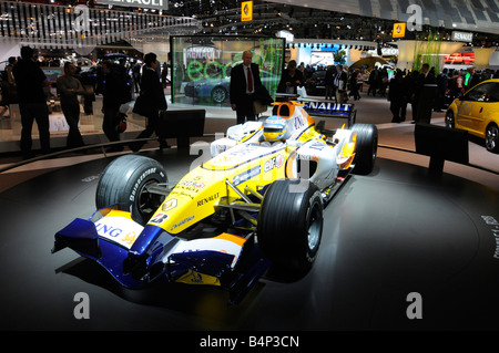 Une voiture de course de Formule Un constructeur français Renault expose au Salon Automobile International de l'Auto de Paris. Banque D'Images