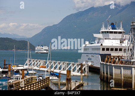 L'arrivée de BC Ferries ferry de Gibsons à Horseshoe Bay, British Columbia, Canada Banque D'Images