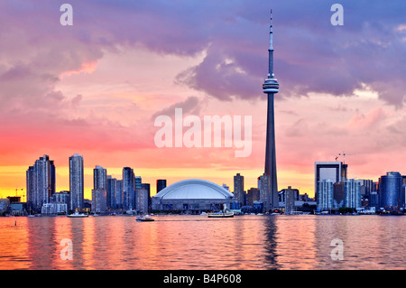 Vue panoramique à Toronto city waterfront skyline at sunset Banque D'Images