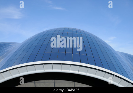 Détail de l'arrière du bâtiment sage gateshead acier du toit du ciel de verre bâtiment courbes ralentisseurs tyne musique cycle lieu park architectur Banque D'Images