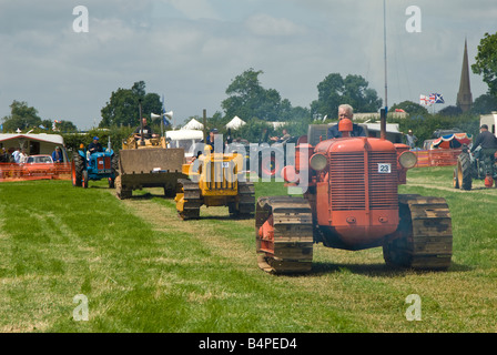 Un HD5 Allis Chalmers Caterpillar Tractor vintage sur l'affichage à Bloxham Vintage Vehicle Show. UK Banque D'Images