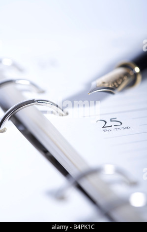 Close up de journal et stylo Banque D'Images