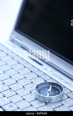 Clavier de l'ordinateur avec Compass, close-up Banque D'Images