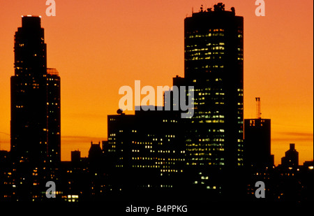 Construction de tours de gratte-ciel sur Central Park West. New York City Midtown Manhattan skyline. Horizon urbain. Quartier résidentiel. ÉTATS-UNIS Banque D'Images