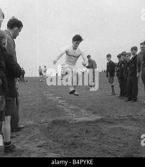 Le Dr Harold Shipman faire le saut à l'école secondaire de la chaussée qui est accusé du meurtre de plusieurs femmes Banque D'Images