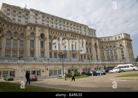 Bucarest Roumanie Europe UE Casa Poporului Maison du Peuple a commencé par Nicholae Ceausescu en 1984 Bâtiment administratif le plus cher au monde Banque D'Images