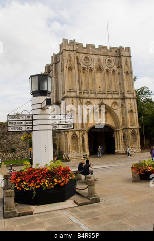 Abbeygate, Angel Hill Square, Bury St Edmunds, Suffolk, Angleterre, Royaume-Uni Banque D'Images