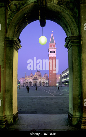 La Basilique Saint Marc (Basilica di San Marco), la Place Saint Marc, Venise, Vénétie, Italie Banque D'Images
