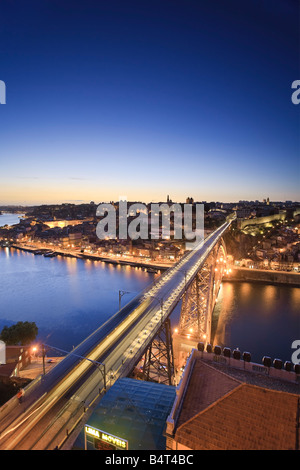 Ponte D. Luis I et le fleuve Douro, Porto (UNESCO World Heritage), Portugal Banque D'Images