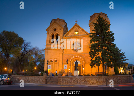 USA, New Mexico, Santa Fe, Basilique Cathédrale de Saint François d'Assise (1869) Banque D'Images
