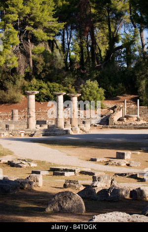 Vue de l'Heraion temple de Temple de Zeus Sanctuaire d'Olympie Péloponnèse, Grèce Banque D'Images