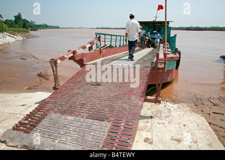 Trafic rural du delta du Fleuve Rouge dans le nord du Viet Nam Banque D'Images