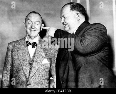 Duo comique Laurel Hardy Stan Laurel et Oliver Hardy Stan Laurel et Oliver Hardy à une réception de l'hôtel London T Washington hôtel avant leur tour de Manchester, Liverpool et Newcastle Banque D'Images