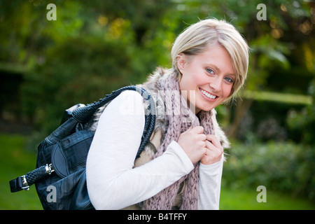 Girl smiling wearing hat and scarf Banque D'Images