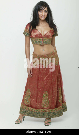 Fonction Bollywood Mai 2004 SOFIA HAYAT portant des vêtements de mode de vêtements de style indien Banque D'Images
