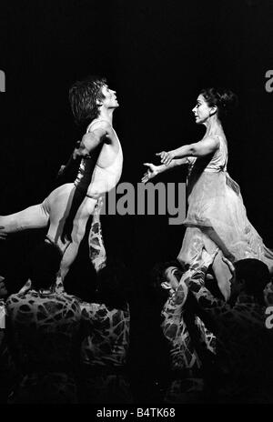Rudolf Nureyev et Margot Fonteyn vu ici à la photo, appuyez sur appel pour le Royal Ballet s production de Pelleas et Melisande Entertainment Performance Danse Ballet 1969 Mars 1960 Une MirrorpixRoll 69 68015 jpg Banque D'Images