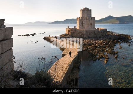 Regardant vers le bas sur le Bourtzi tour à Methoni, Messénie, Sud du Péloponnèse, Grèce Banque D'Images