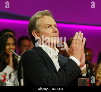 Le premier ministre Tony Blair et le chancelier Gordon Brown lors d'une partie du travail rassemblement à l'Old Vic Theatre de Londres le 24 avril 2005, la conférence a été adressée par l'ancien Président Bill Clinton U S via un lien à partir de l'USA 2000 mirrorpix Banque D'Images