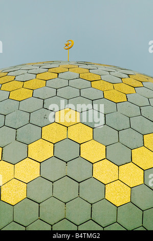 Un détail de la coupole centrale sur la Mosquée Sabah State Kota Kinabalu Sabah Malaisie Banque D'Images