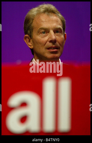Conférence du Parti travailliste 2003 Bournemouth Octobre 2003 319 03 Austin Hargrave conférence du Parti du Travail 2003 Secrétaire de la Santé John Reid sur scène à Bournemouth, Tony Blair s'assoit avec John Prescott Banque D'Images