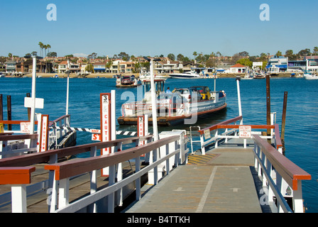 En traversier à Balboa Island, au milieu de la baie de Newport Newport Beach Californie usa Banque D'Images