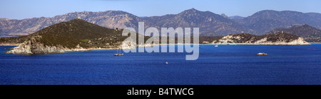 Large panorama de la côte de Villasimius - Sardaigne, Italie Banque D'Images