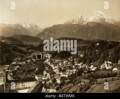 Géographie / voyages, Allemagne, Bavière, Berchtesgaden, vues sur la ville / paysages urbains, avec les montagnes Steinernes Meer, Funtenseetauern et Watzmann, vers 1910, Banque D'Images