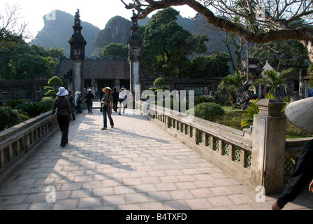 Entrée au temple Le Dai Hanh, un des premiers le monarque (980 - 1009), à Hoa Lu, une capitale du Vietnam Banque D'Images