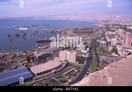 Vue sur Ville et port d'El Morro pointe, Arica, Chili Banque D'Images