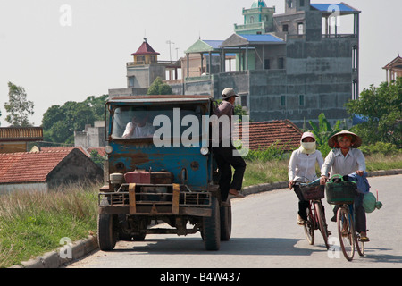 Trafic rural du delta du Fleuve Rouge dans le nord du Viet Nam Banque D'Images