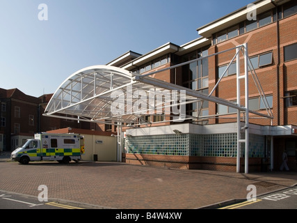 Entrée d'urgence ou d'accident, l'Hôpital général d'Epsom, Epsom, Angleterre Banque D'Images