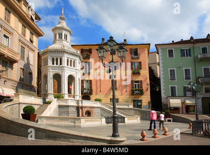 Source thermale en forme d'un octogone appelé La Bollente Acqui Terme Italie Piemont Banque D'Images