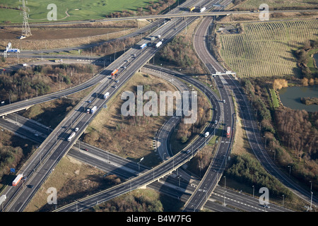 Vue aérienne est de l'autoroute M11 sortie 6 Autoroute M25 sortie 27 Hobbs Cross Road champs pays Ambérieu-Garnon Essex CM16 U Banque D'Images