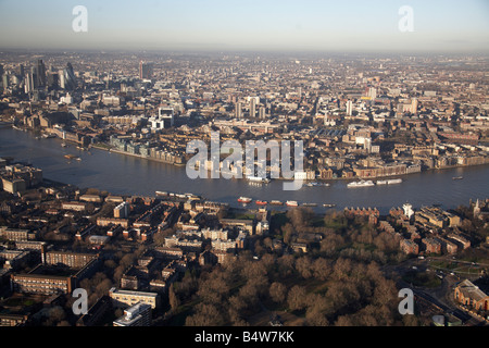 Vue aérienne au nord-ouest de Southwark Park bâtiments résidentiels Bermondsey River Thames et Shadwell Wapping London SE16 E1 UK Banque D'Images