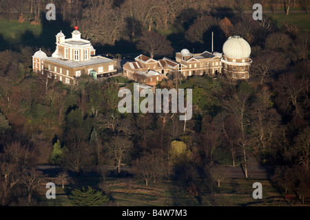 Vue aérienne au nord-est de l'ancien Observatoire Royal de Greenwich Park arbres London SE10 England UK Banque D'Images