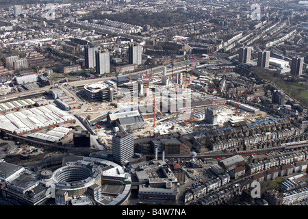 Vue aérienne au sud-est de la ville de Westfield Développement Blanc Site de construction BBC Television Centre Wood Lane London tower blocks Banque D'Images