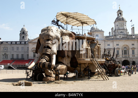 Préparation pour le Sultan s performance éléphant mai 2006 devant l'ancien Bureau de l'Amirauté sur Horse Guard Parade s SW1 Lo Banque D'Images