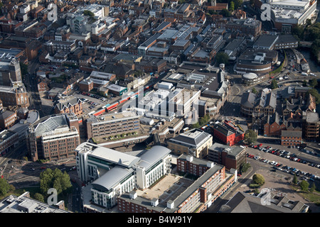 Vue aérienne au sud-est de Guildford Town Centre Commercial dans la rue Onslow Road North Street Surrey GU1 England UK Banque D'Images