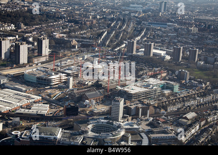 Vue aérienne au sud-est de la ville de Westfield Développement Blanc Site de construction BBC Television Centre Wood Lane London tower blocks Banque D'Images