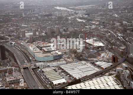 Vue aérienne au sud de la ville blanche de Westfield Construction Développement entrepôts du site West Cross Route A3220 Wood Lane Londres W12 Banque D'Images