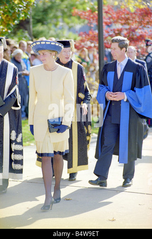 Le Prince Charles et la Princesse Diana lors d'une réception pendant leur tournée 1991 du Canada Image Robe jaune Vêtements robes de graduation Blue Hat Sitting Novembre 1991 Années 1990 R91 7057 11 11 91 Kent Gavin Banque D'Images