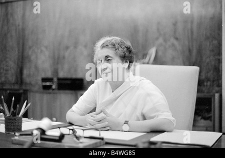 Le premier ministre Indira Gandhi vu ici à ici bureau dans l'édifice du Parlement à New Delhi 71 Juillet 1971;6279 ; Banque D'Images