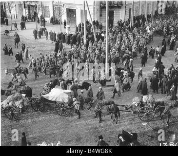 Troupes en Kielce Août 1914 Les premiers jours d'août 1914 a vu l'armée russe à faire des progrès constants vers la Pologne et sur l'Allemagne et l'Autriche Cette colonne russe a été photographiée peu après son arrivée à Kielce, juste au sud de Varsovie dans l'ouest de la Pologne mais leur succès a été de courte durée, les forces allemandes dans le Nord a commencé à prendre l'avantage jusqu'à la bataille de Tannenberg dans laquelle l'armée russe a subi de graves pertes qu'ils ont la masse dans le sud si l'armée autrichienne de routage à Lemberg Ces gains étaient rares pour la Russie cependant et par Banque D'Images