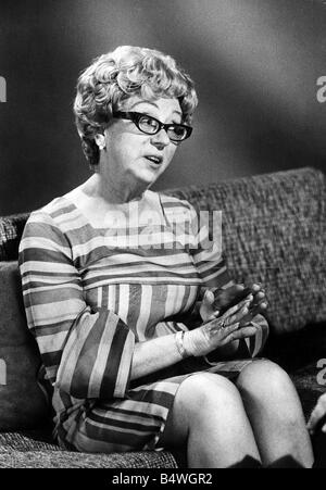 Thora Hird actrice au un ABC TV talk show La boîte magique Banque D'Images