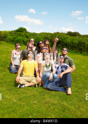 Groupe de personnes portant des lunettes de soleil Banque D'Images