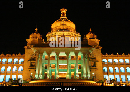 Le Vidhana Soudha à Bangalore, Inde. Le bâtiment est l'état de Karnataka d'législative. Banque D'Images