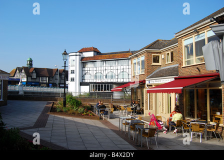 Place du pont de la vieille ville de Riverside, Taunton, Somerset, England, Angleterre, Royaume-Uni Banque D'Images