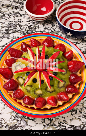 Tarte tarte aux fruits avec bols Banque D'Images