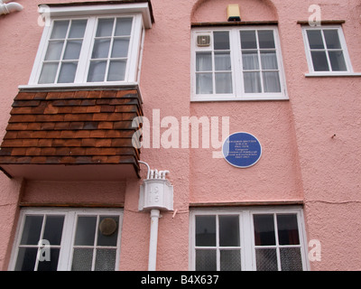 Blue plaque marquant Benjamin Britten's home 1947-1957, Aldeburgh, Suffolk Banque D'Images