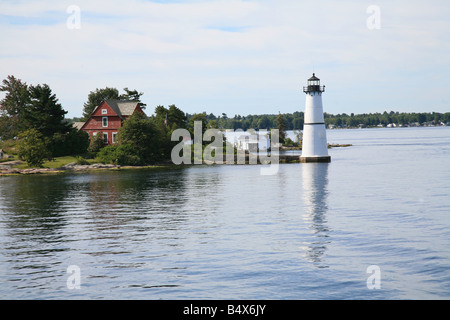 Light House dans les Mille-Îles du fleuve Saint-Laurent en Ontario Canada/USA Banque D'Images